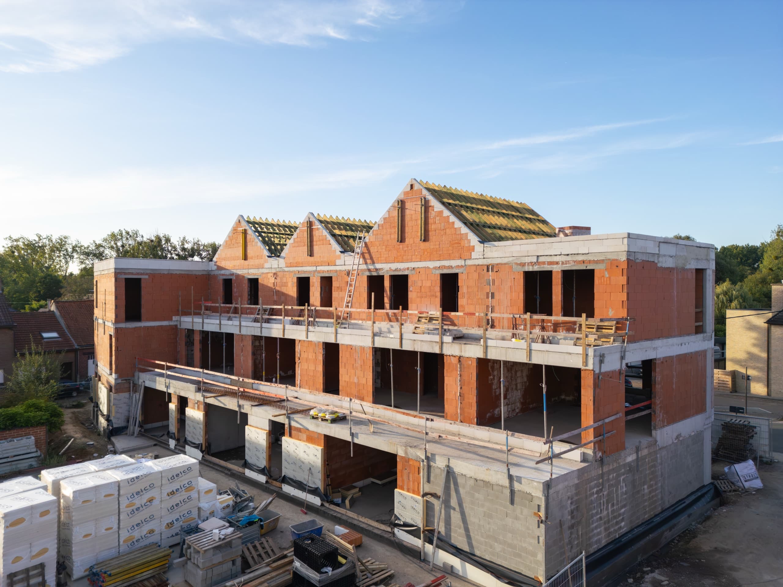 Bouwvoortgang Residentie Eikelmuis - ruwbouw met dakgebinte, augustus 2026