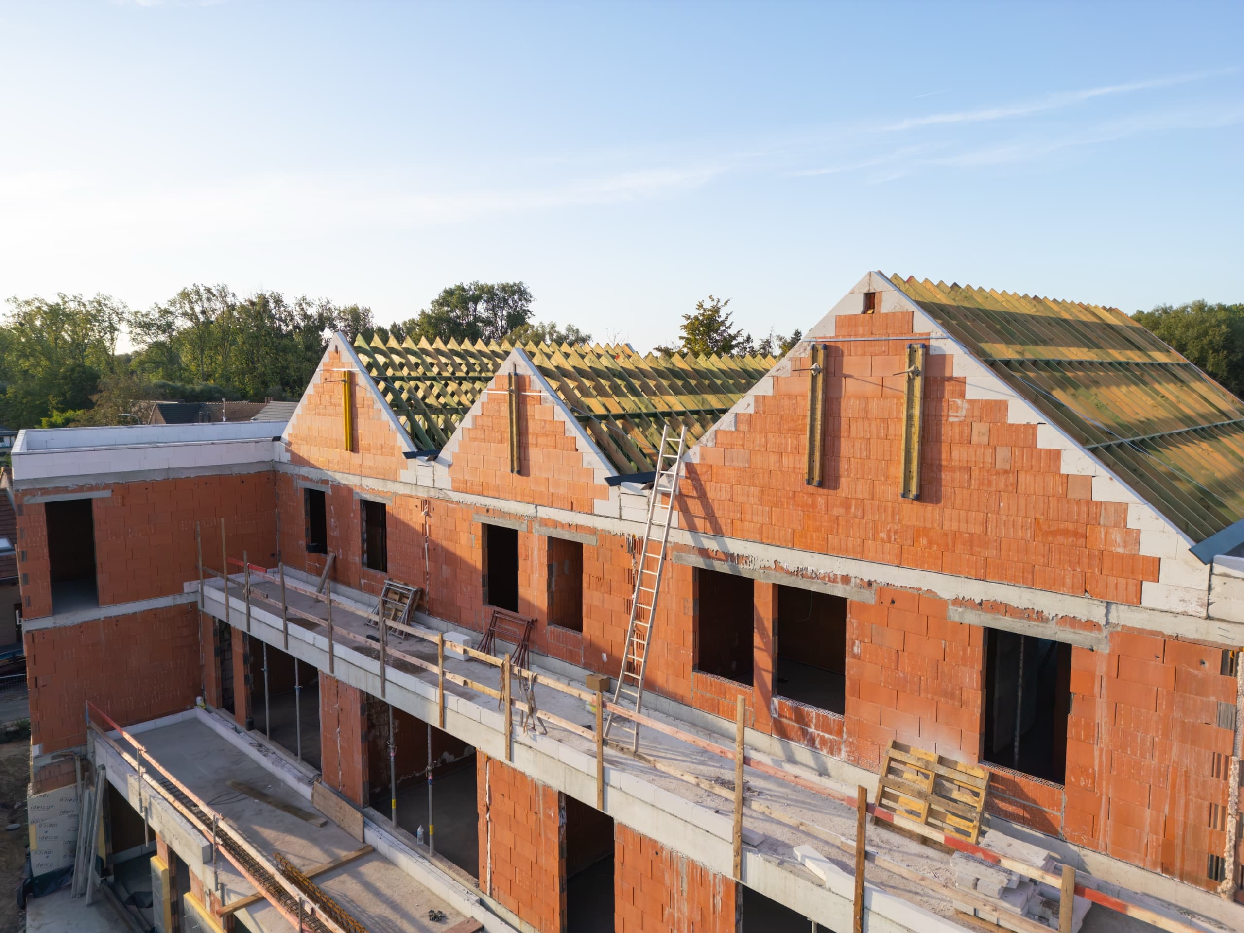 Bouwvoortgang Residentie Eikelmuis - ruwbouw met dakgebinte, augustus 2026