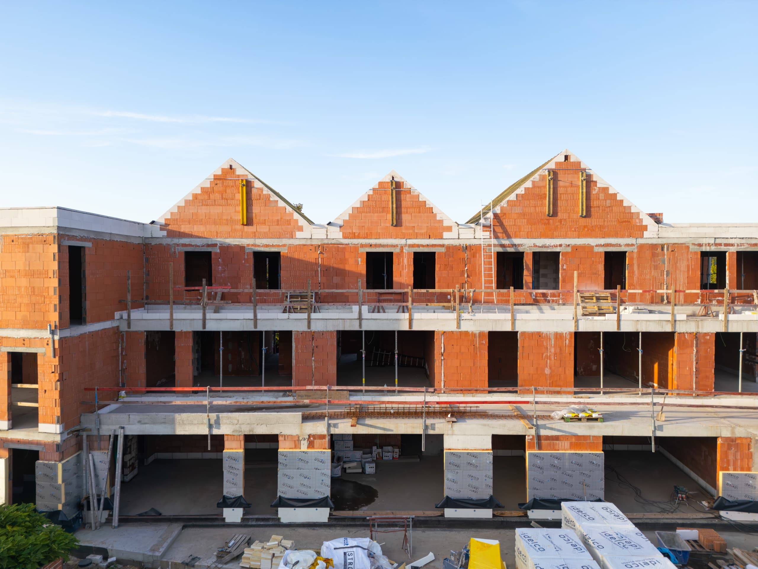 Bouwvoortgang Residentie Eikelmuis - ruwbouw met dakgebinte, augustus 2026