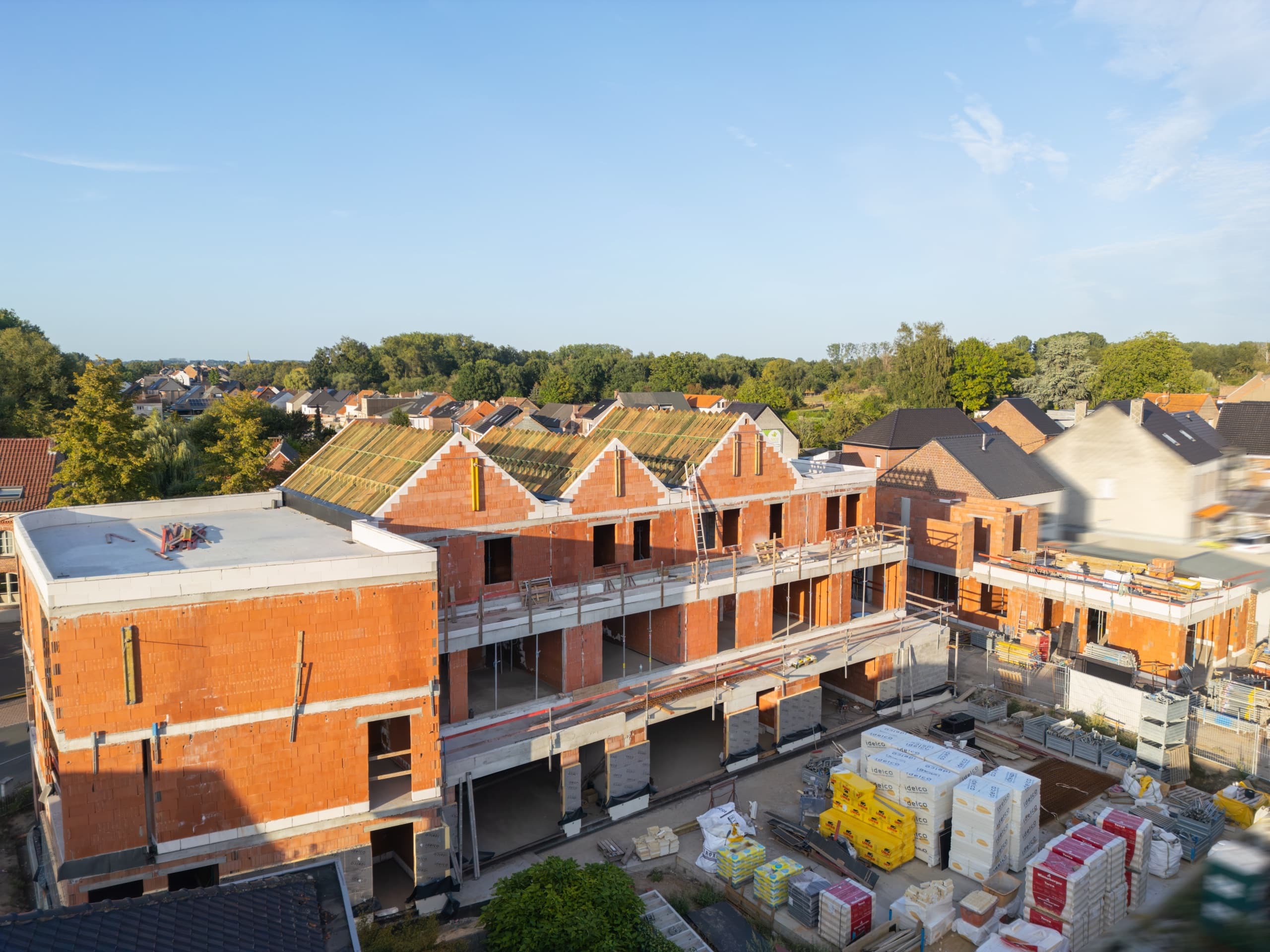 Bouwvoortgang Residentie Eikelmuis - ruwbouw met dakgebinte, augustus 2026